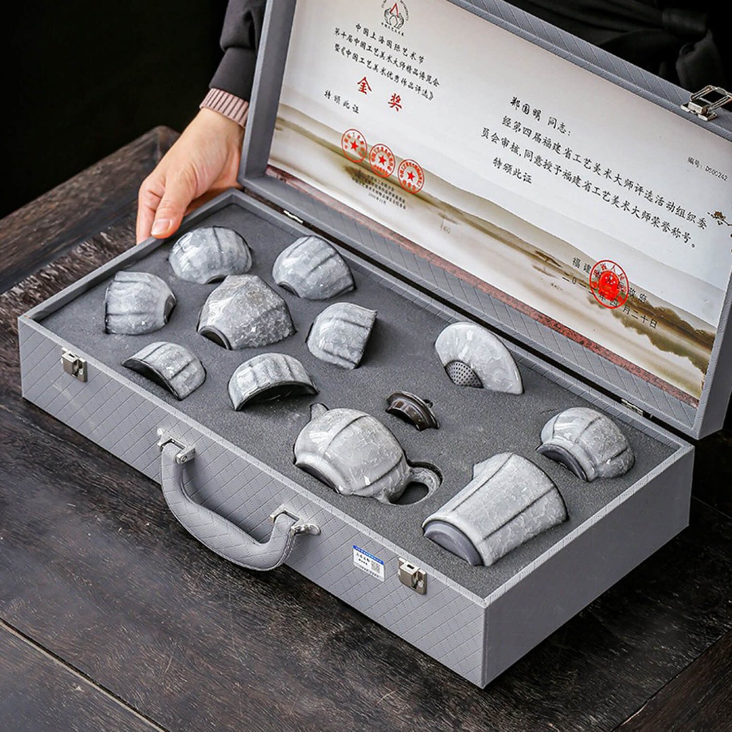 The Exquisite Crackled Glaze Tea Set