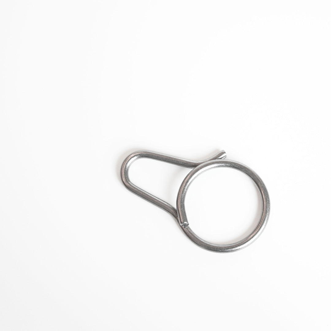Stay on top of your game with this 1-piece titanium carabiner - perfect for organization and convenience